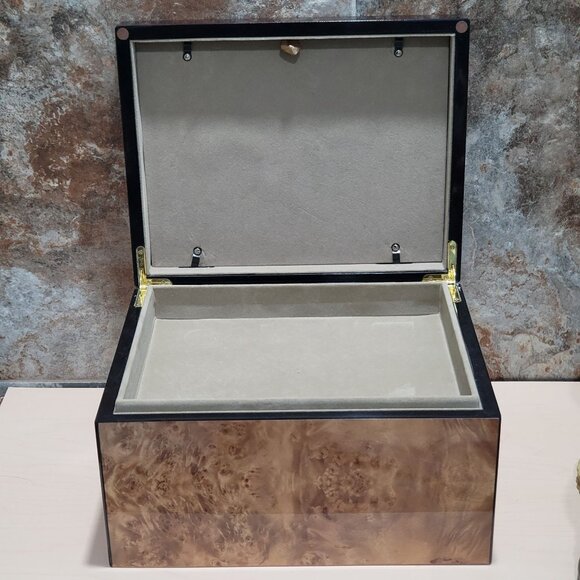 Lacquered Burl Walnut Veneer High Gloss Finish Memorial Keepsake Box - Picture 4 of 16